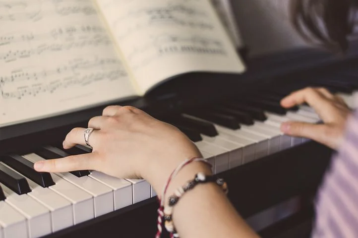 jeune fille au piano tonnay charente